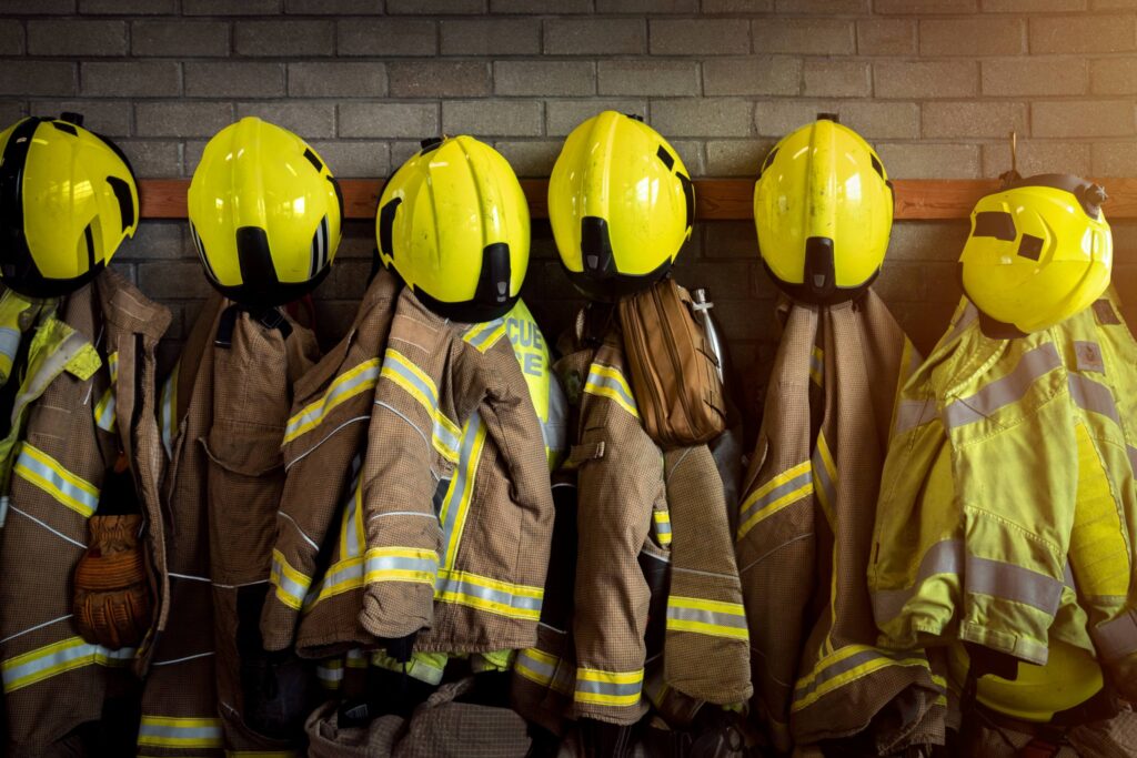 向全港消防人員致敬!